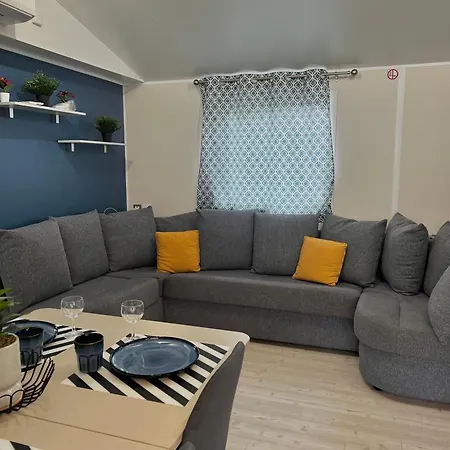Mobilhome 8 Personnes 4 Etoiles - La Carabasse *