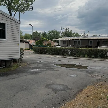 Mobilhome 8 Personnes 4 Etoiles - La Carabasse Κάμπινγκ Vias
